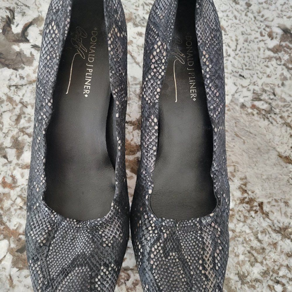 Donald J Pliner Snake Print heels size 9.5 - Picture 5 of 8
